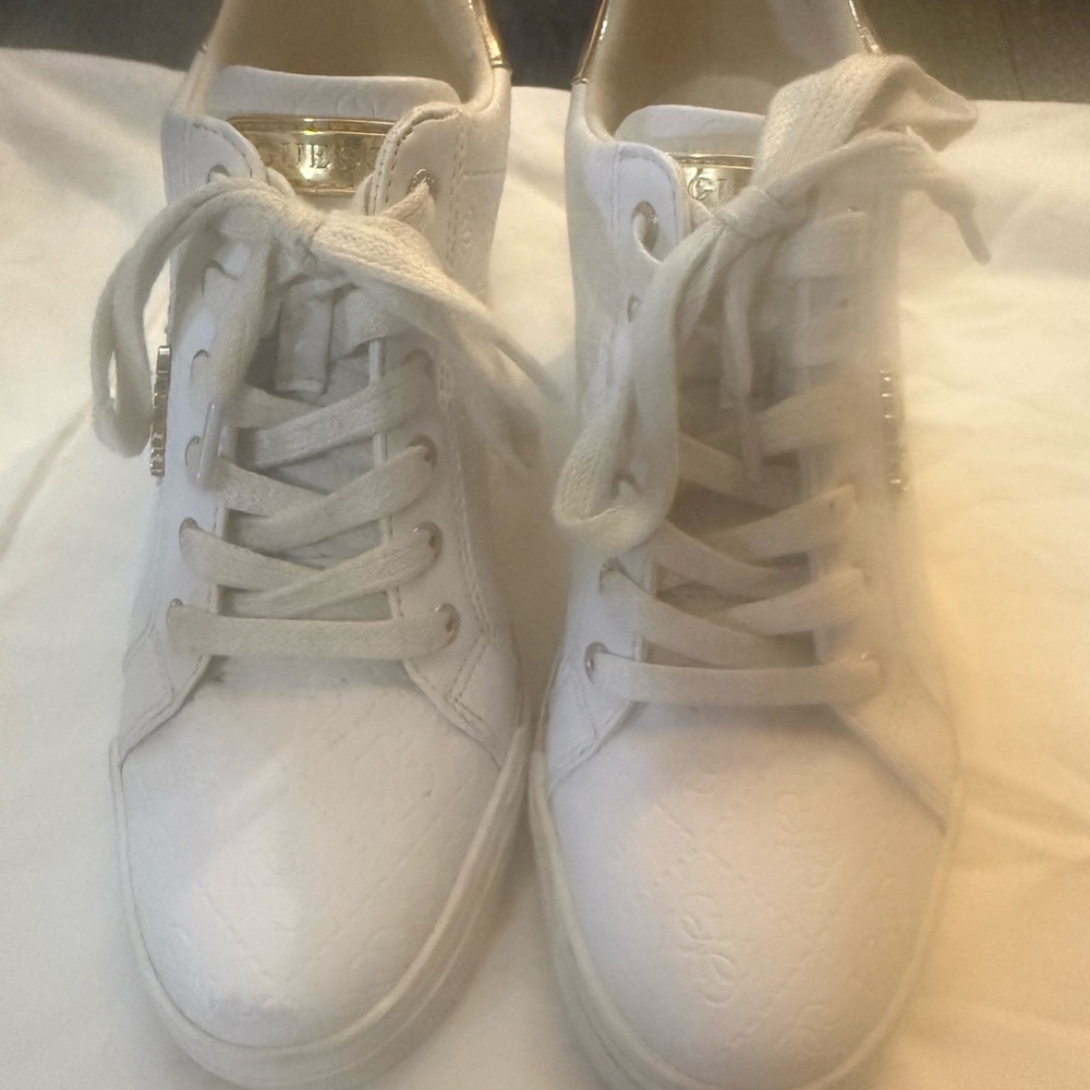 Guess Women's White and Gold platform Sneakers size 8.5 preppy classy indie